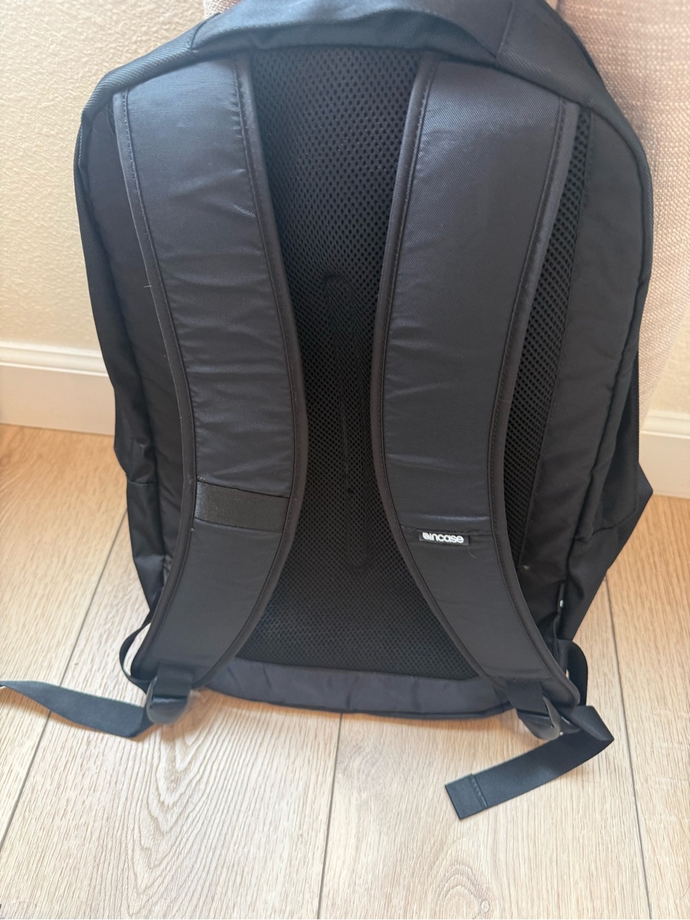 Incase Men's Backpack - compass - Picture 3 of 3